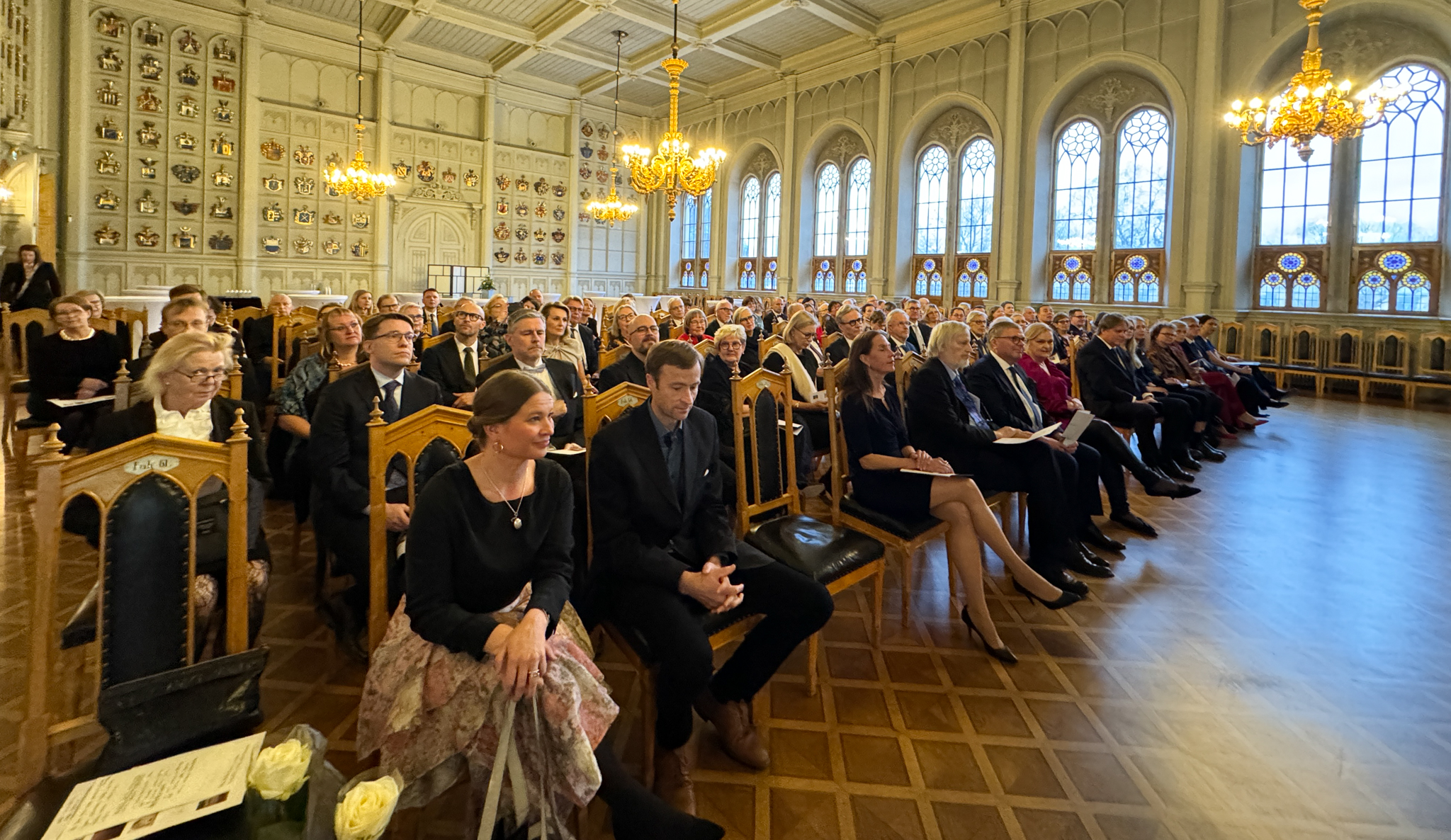 Ihmisiä Ritarihuoneella