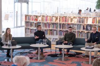 Panelistit Oodi-kirjastossa