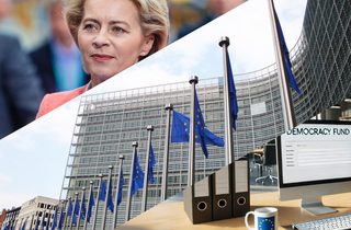 Kollaasi, jossa Ursula von der Leyes, komission päärakennus ja tietokoneen ruutu, jossa lukee